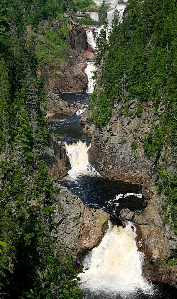 Sept Chutes by Bernard Garon