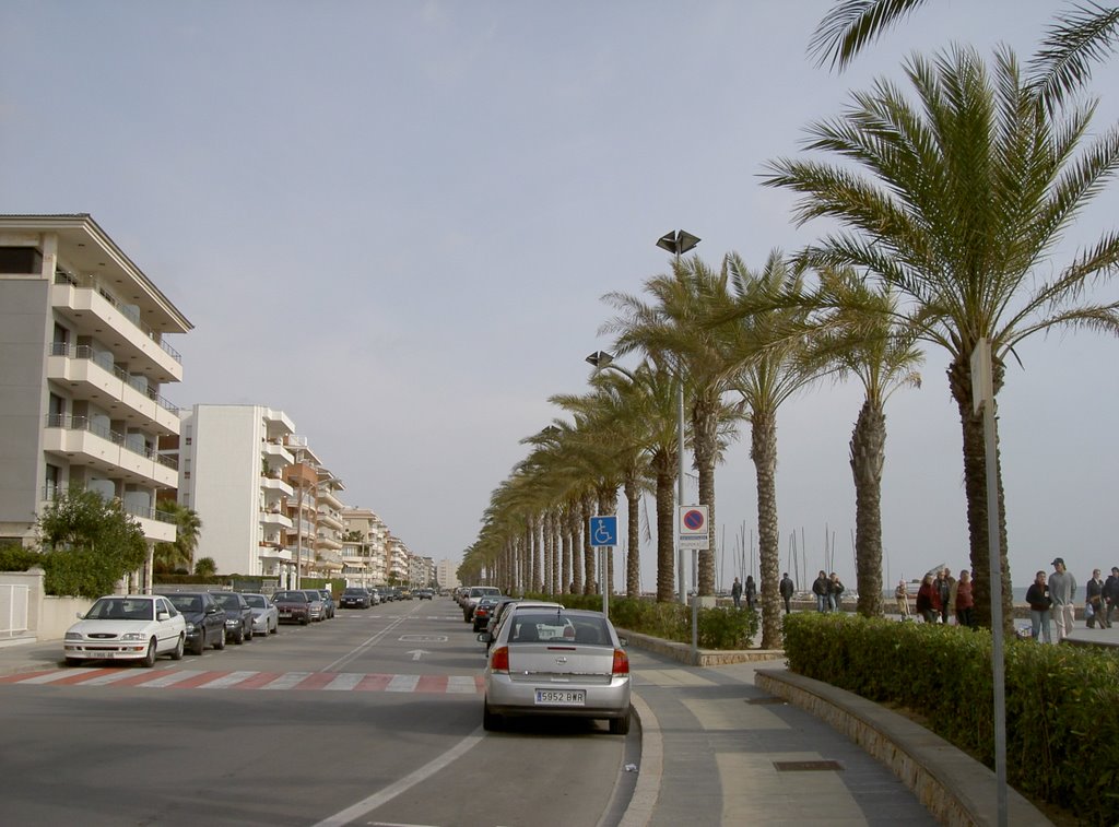 Paseo Maritimo by Vicente Genoves