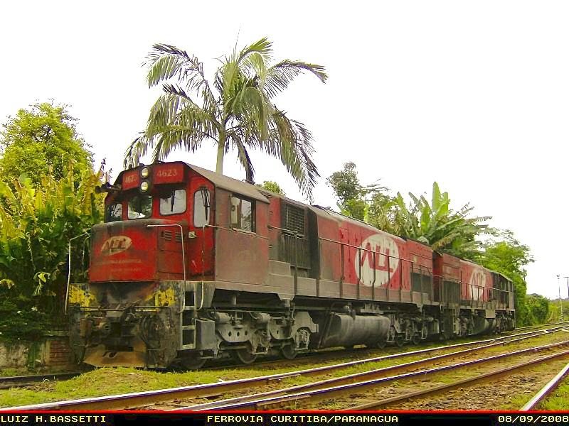 Locomotivas Encostadas no Patio by Luiz H. Bassetti