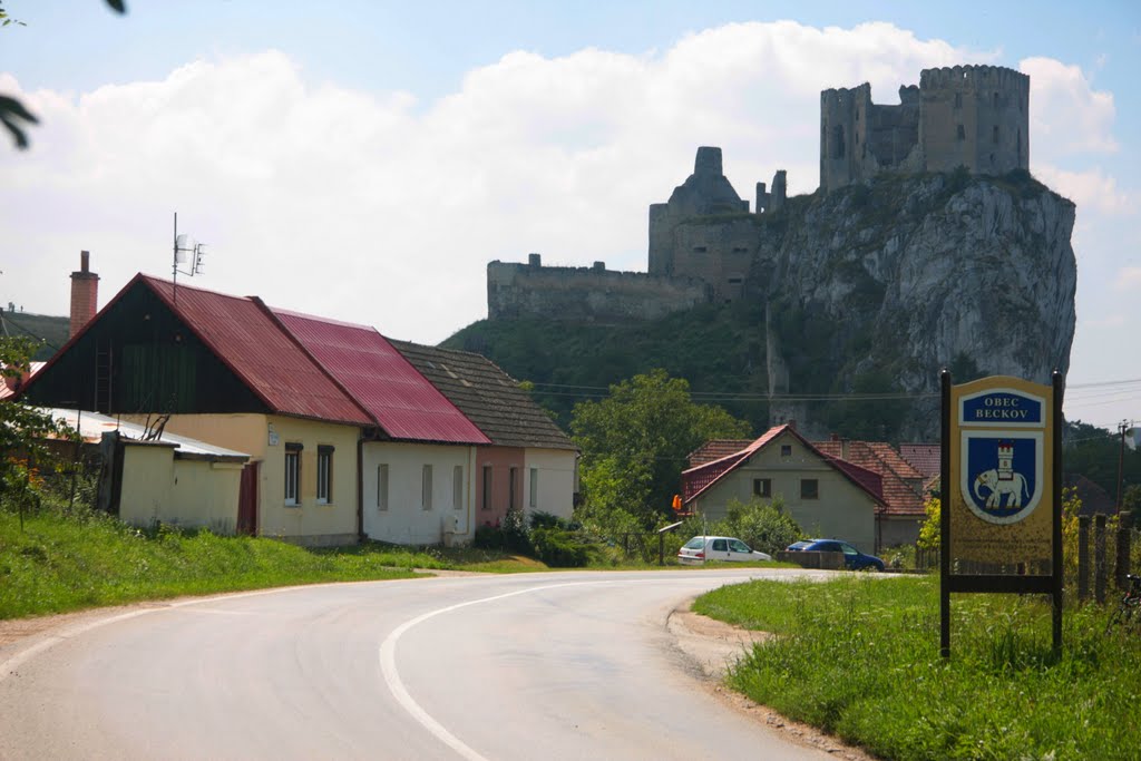 Hrad od začiatku obce by Miro Toman