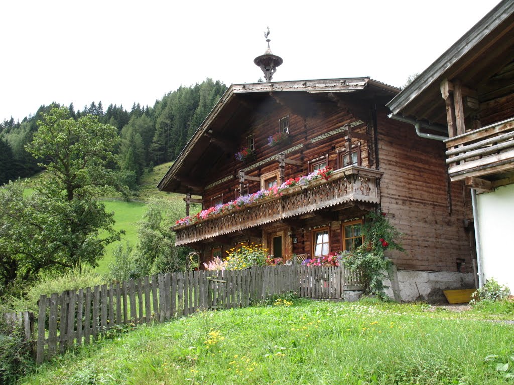 Altes Bauernhaus in Hundsdorf by WernervonHaefner