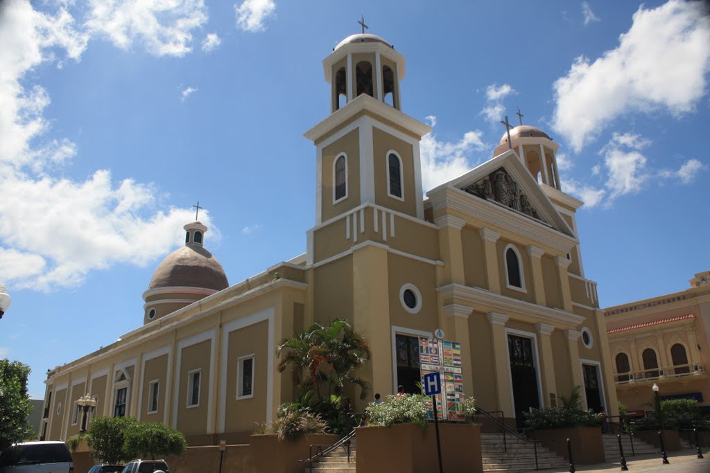 Iglesia Católica De la Candelaria-Mayaguez 2010 by Ricardo David Jusino