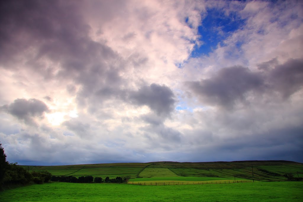 Sky outside Buxton by 陳建昌  Chien-Chang Chen