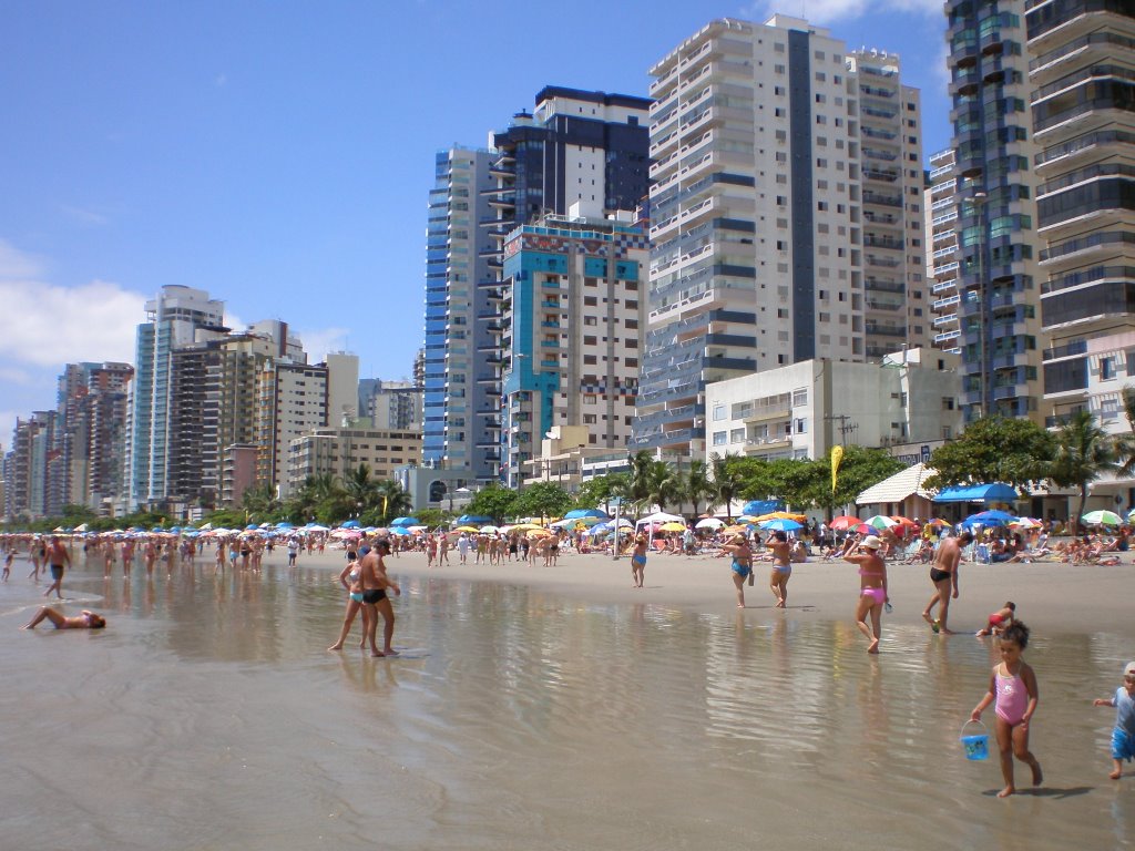 Praia Camboriu by CarlosT.