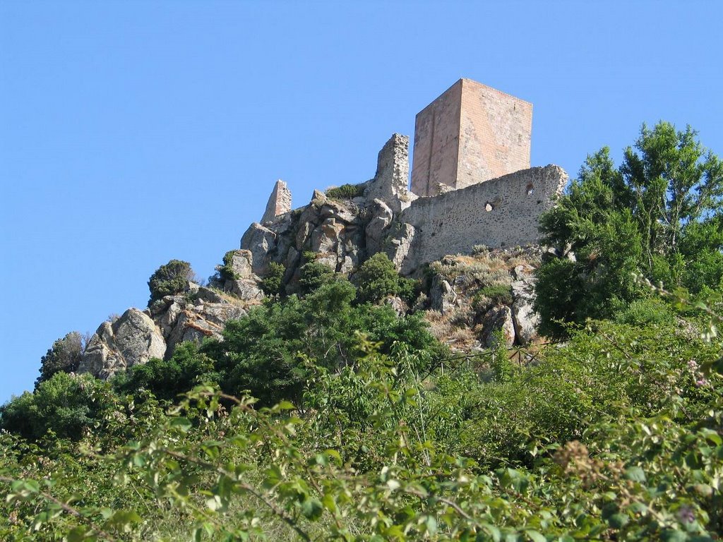 Castello di Burgos by giuscossu