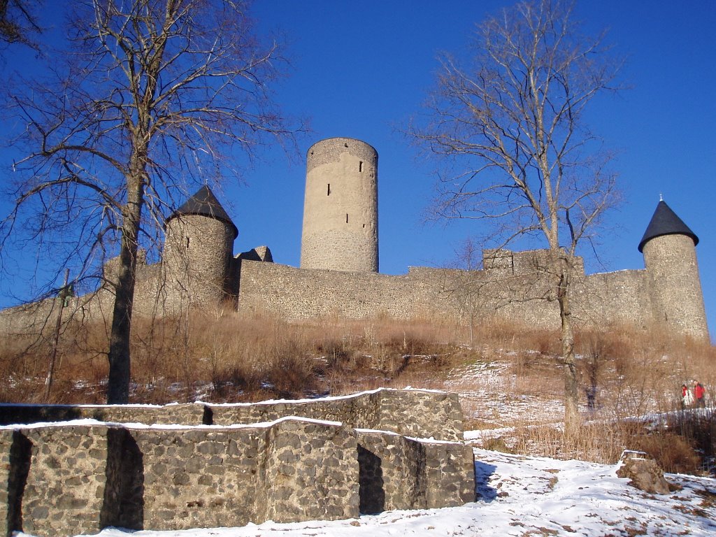 Nuerburg Castle, seen from the old Church by EifelBrauer