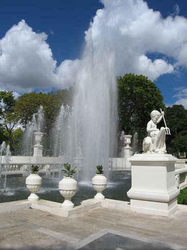 Fuente Central by Carlos E. Hernández …