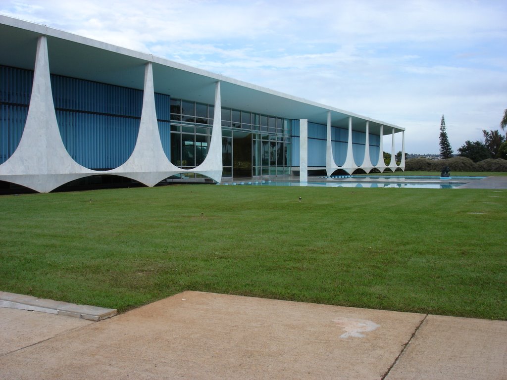 Palácio da Alvorada - Brasília - Brasil by Denys Gião