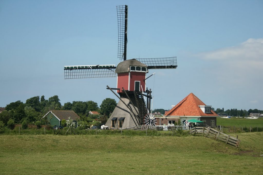 De Rode Molen tussen Leiden en Roelofarendsveen by Sjoerd Veltman