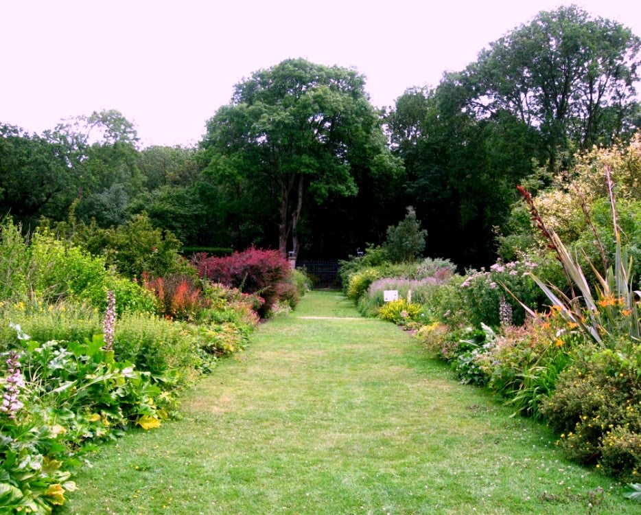 Garden (Port Lympne Wild Animal Parks) by Jean Marc Gfp