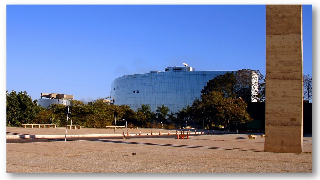 Anexo II (frente) do Supremo Tribunal Federal (STF) e Procuradoria Geral da República, Brasília by Rubens Craveiro