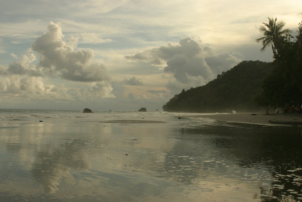 Playa Esplandilla Sur, Manuel Antonio, Costa Rica by wolffystyle