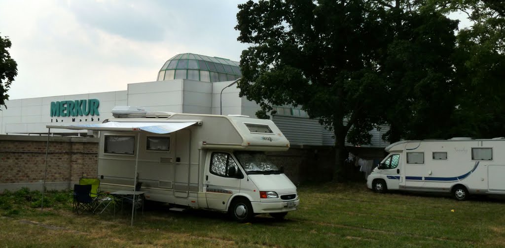 Camping Wien Süd by Stephan Alexander Riederer