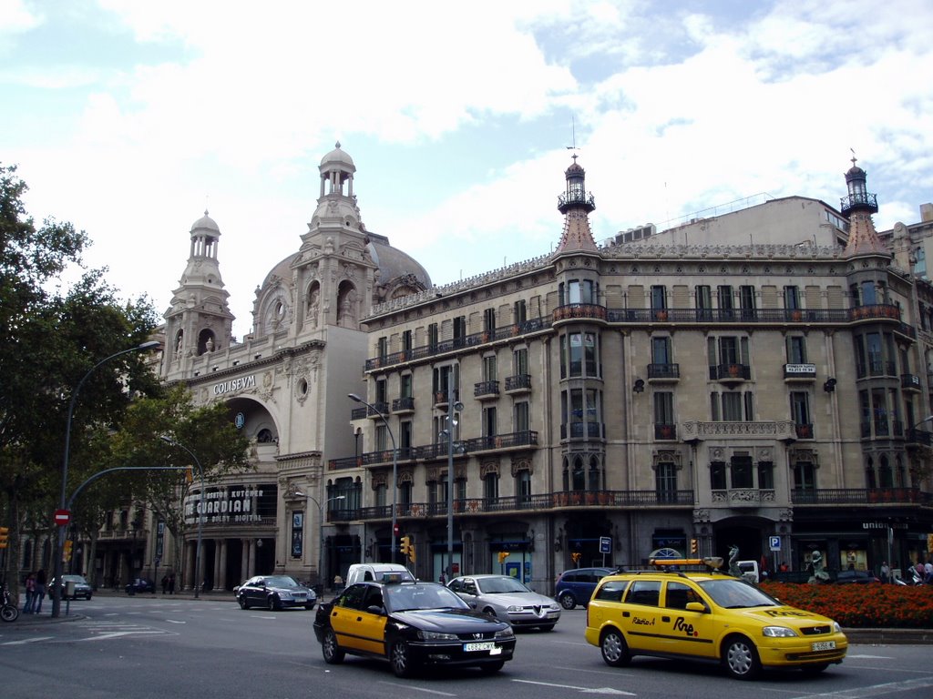 Colisevm, Barcelona, España by Julia Uspenskaya