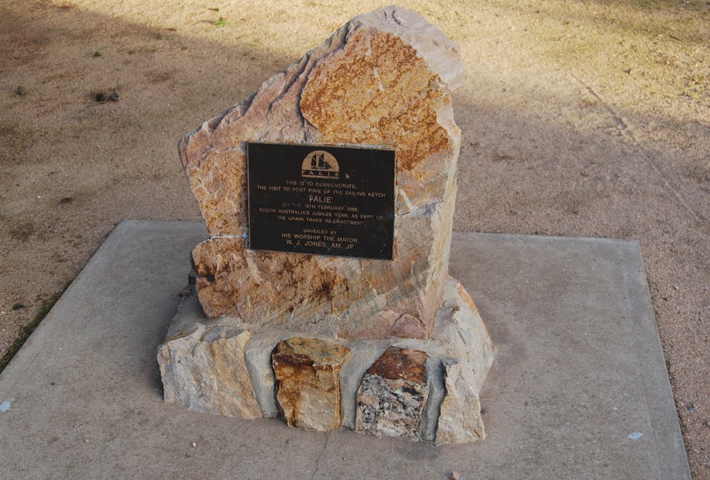 Memorial cairn, unveiled February 1986 by Phaedrus Fleurieu