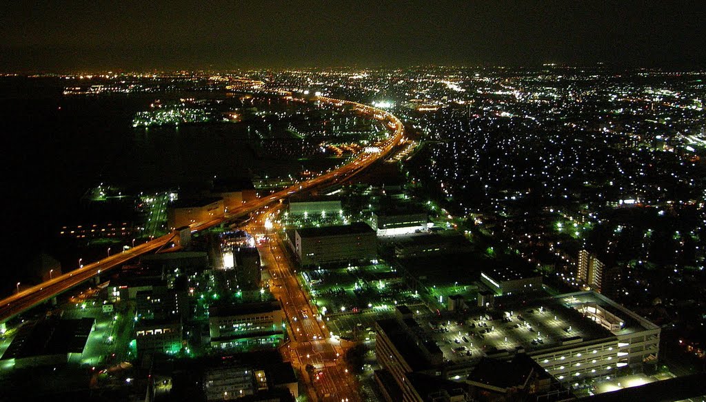 大阪 Rinku Town ANA Airport Hotel 望 大阪市 the lights afar locates Osaka City,Japan by Percy Tai  漆園童