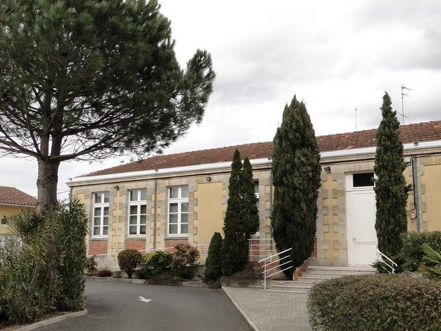 Mon ancienne école primaire Arés by J-Christophe Ravon