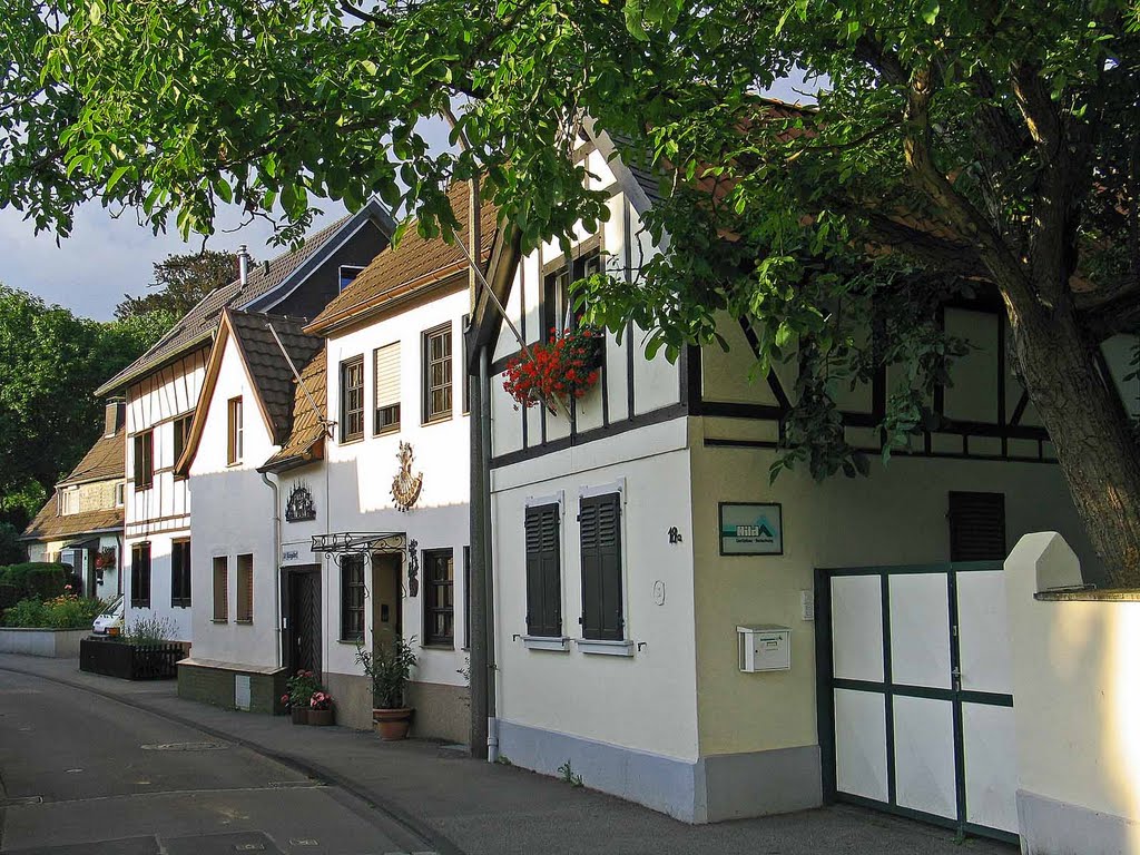 Alt Rüngsdorf, Basteistraße by Stefan Hahne