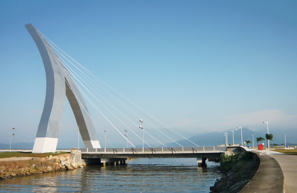 PONTE SOBRE O RIO ARAÚJO - São José,SC by marlongaspar