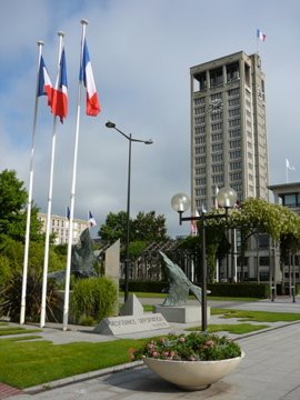 Promenade sur le parvis de l'Hôtel de Ville du Havre (1) by zagreus