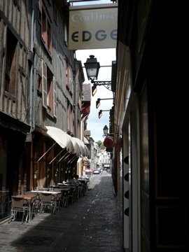 A l'ombre des ruelles troyennes (3) by zagreus