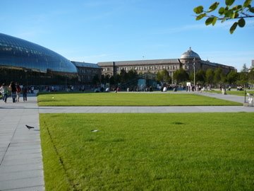 Chemins croisés sur la Place de la gare (2) by zagreus