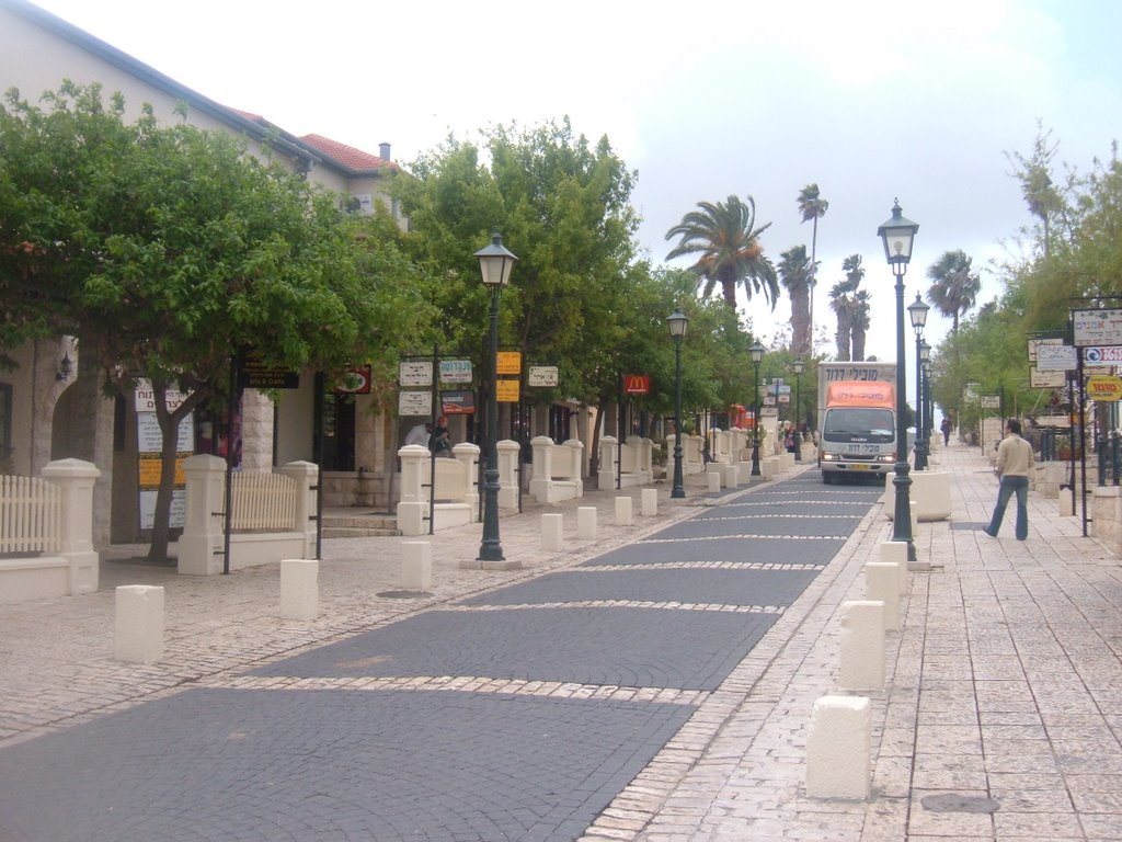 Zichron-Jacove,Central st. by shirac