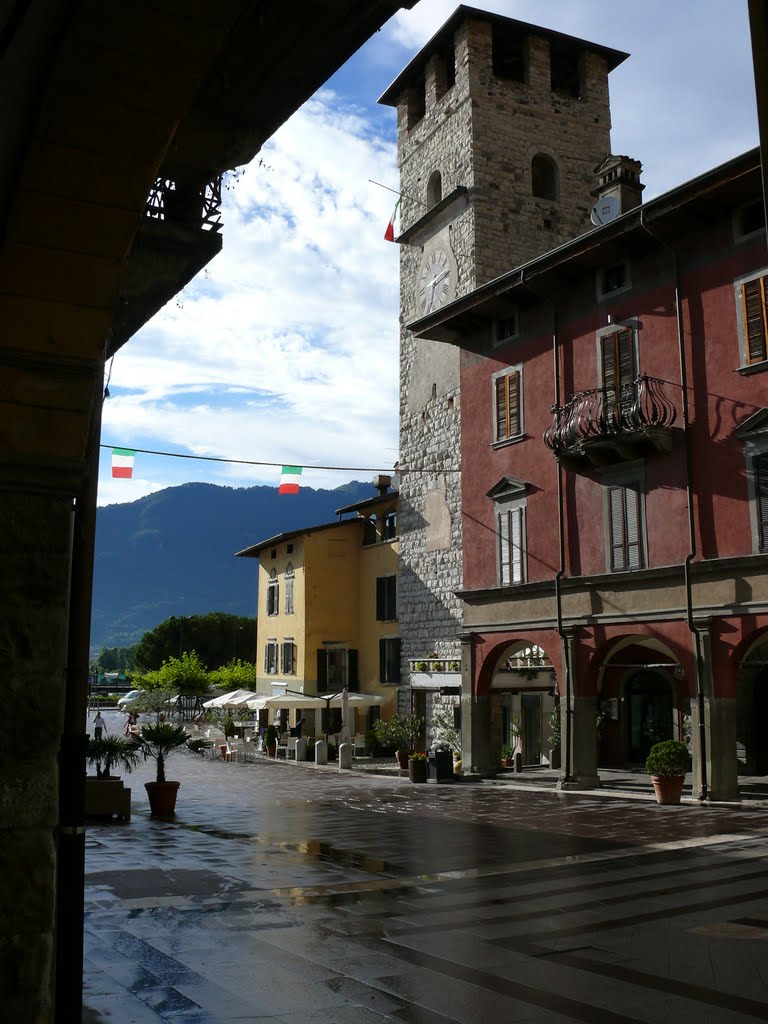 La piazza dopo la pioggia by pacj