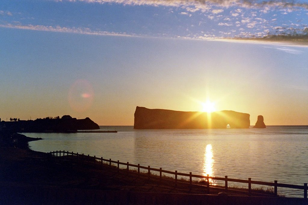 Rocher Percé, Gaspésie by Michel Monfette et T…