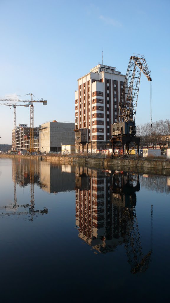 Bassin d'Austerlitz by Lapsang Souchong