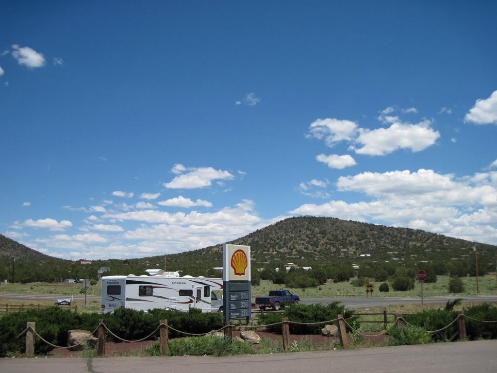 Shell Gas Station south of Red Lake by Cranny