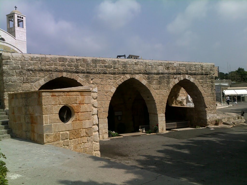 Eglise du grotte by ROGER SAKR