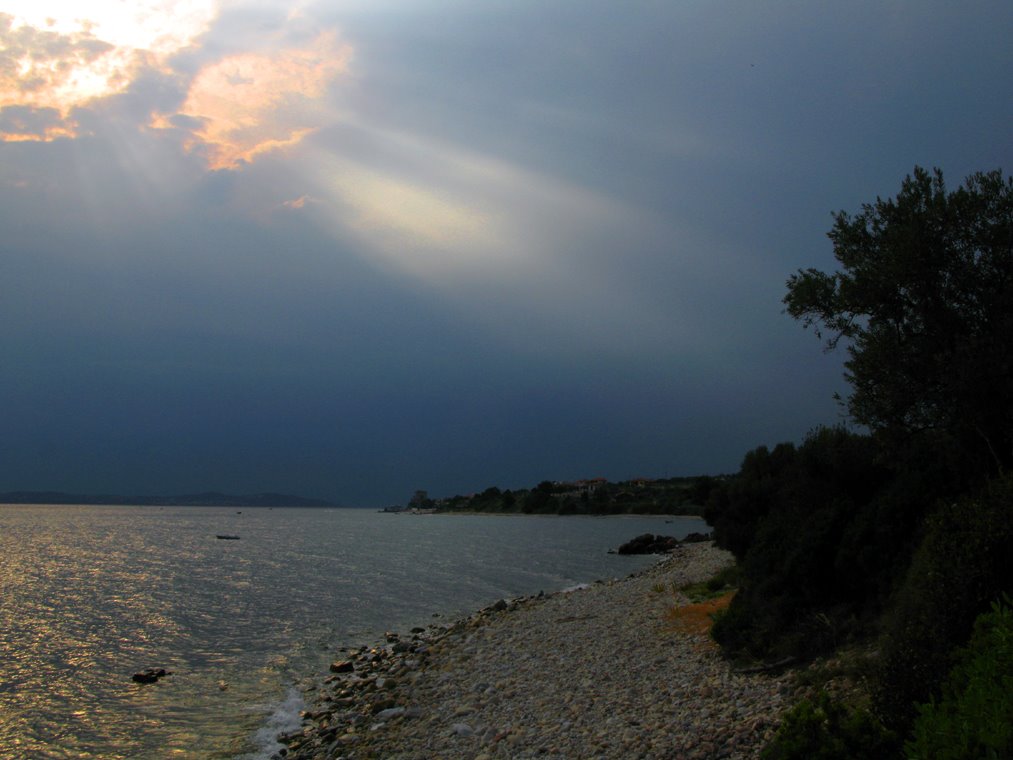 Plage d'Ouranoupolis avant l'orage 2 by wx