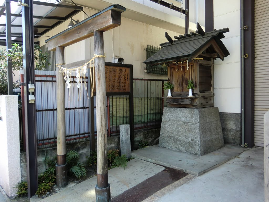 Shimme Shrine (神明社) by phosphor