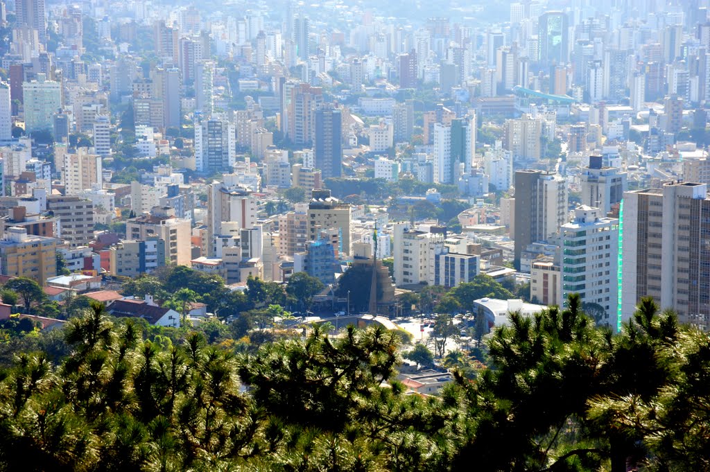 Vista parcial da Praça da Bandeira, BH by sgtrangel