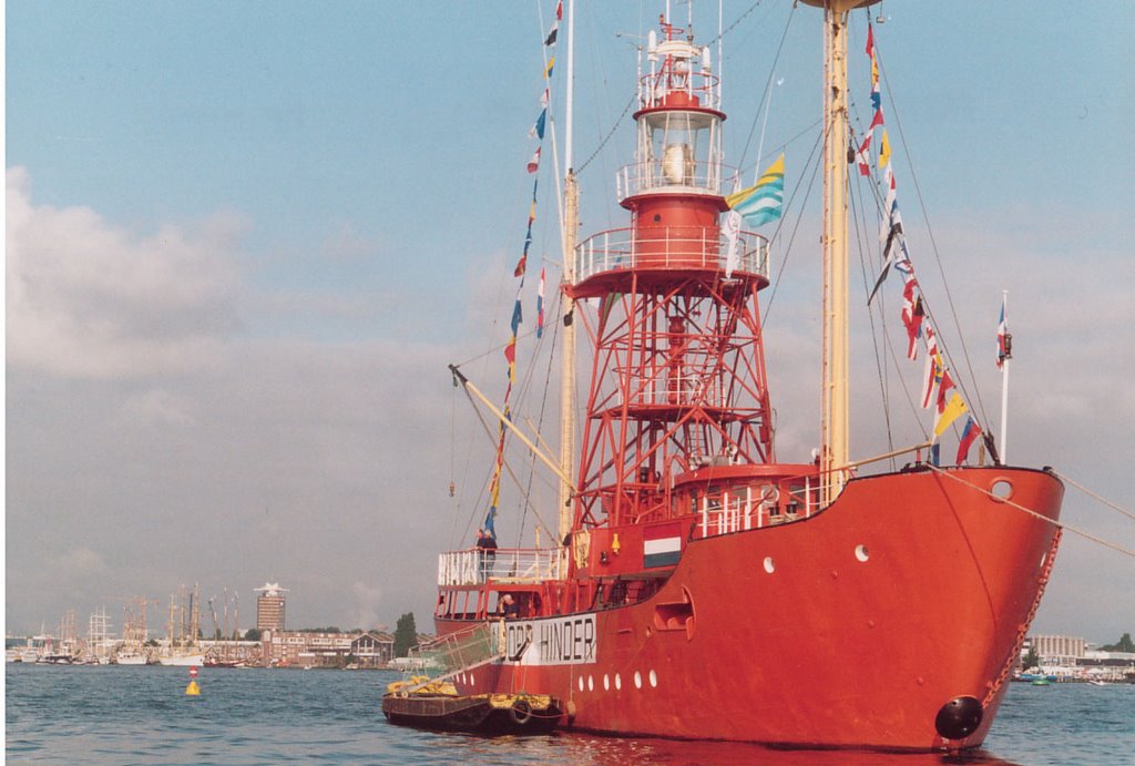 Lichtschip Noord Hinder tijdens Sail 2005 by Arij M van Waart