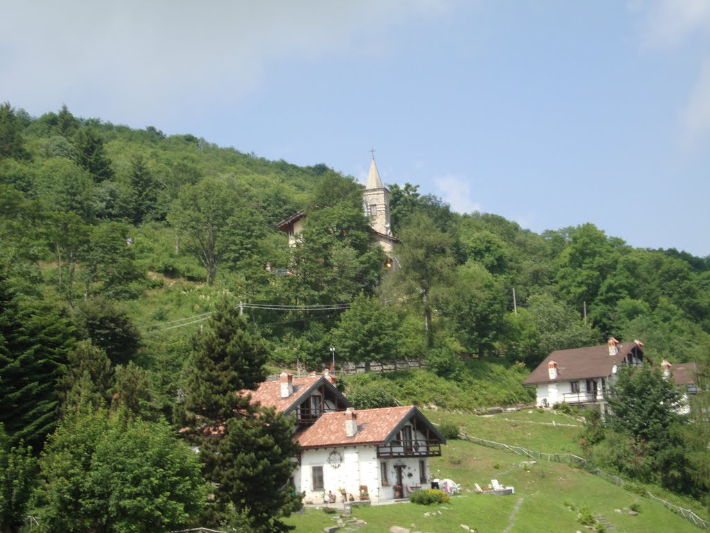 Houses on the mountain by chrmt