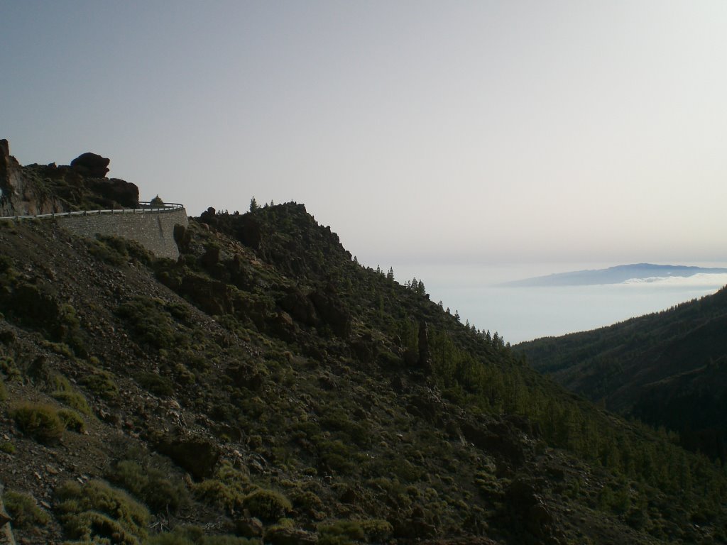 A beautiful view to the neighbour island La Gomera, 14. July, 2007. by Ryan65