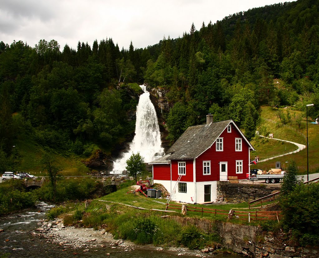 Steindalsfossen by Hubert J