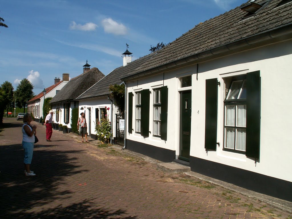 Batenburg - Stadswal (1) by J.G. Nuijten