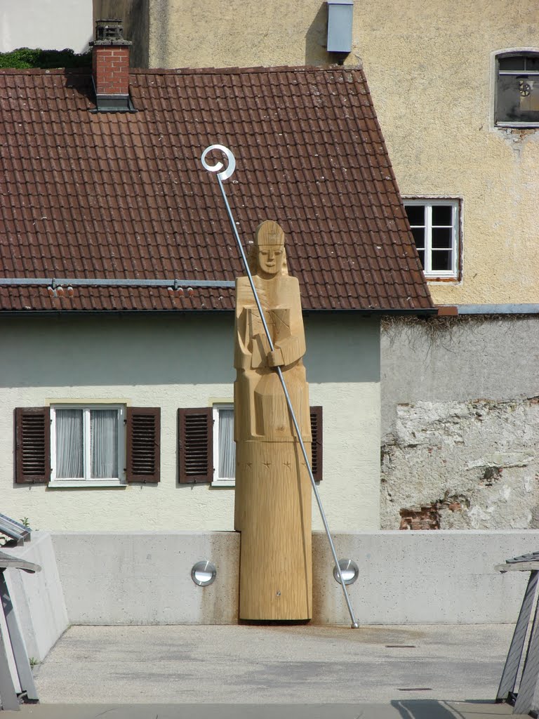 Holzstatue in Laufen, Oberbayern by Ello on Tour