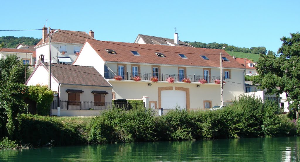 En bords de Marne à Cumières by Brigitte ETIENNE