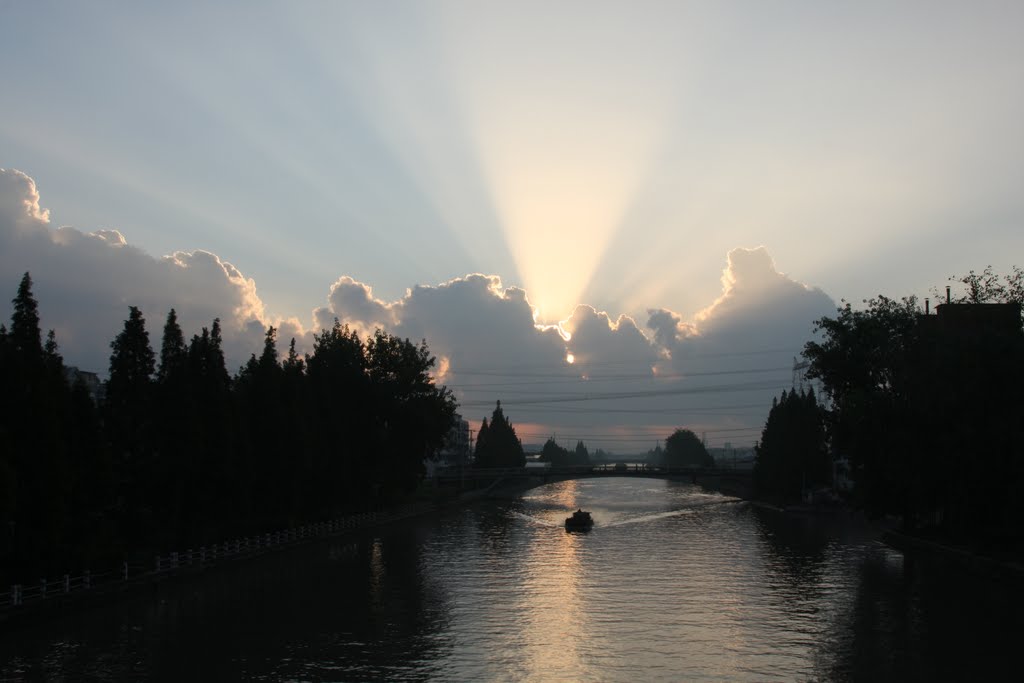 Sun Rise ChuanYang River by captwei