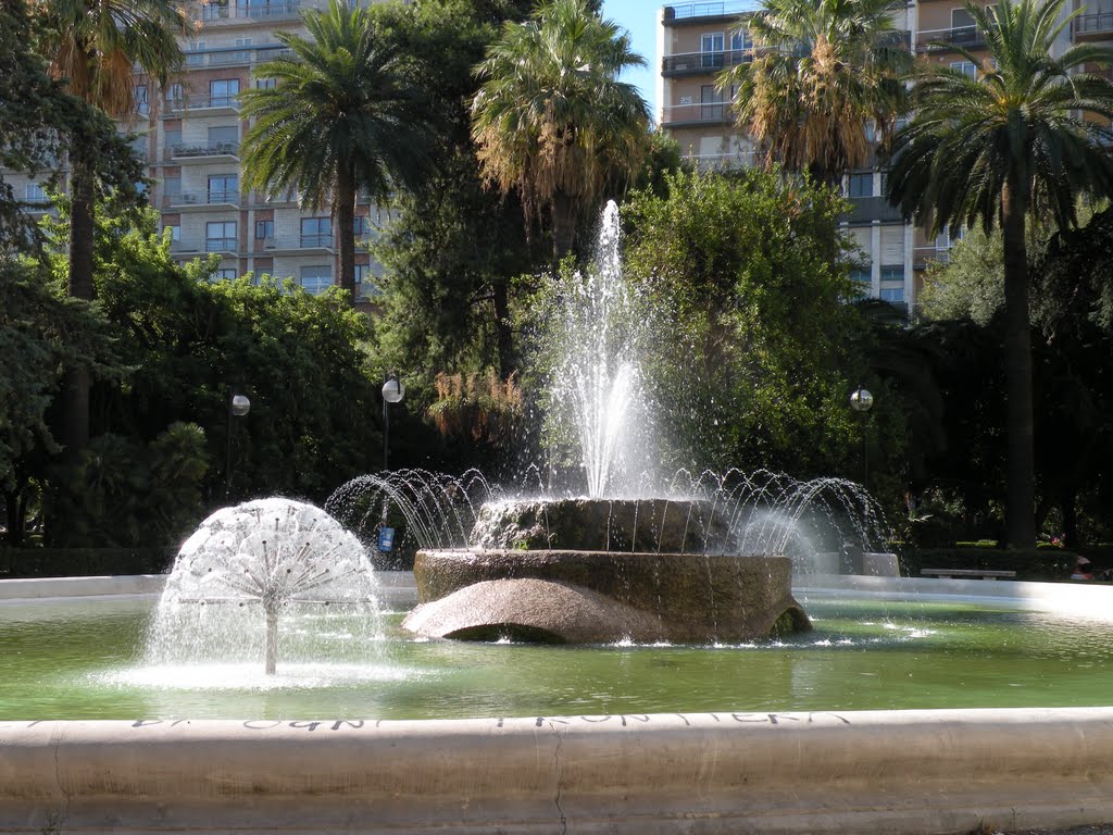 Bari:piazza Umberto, fontana by Pical