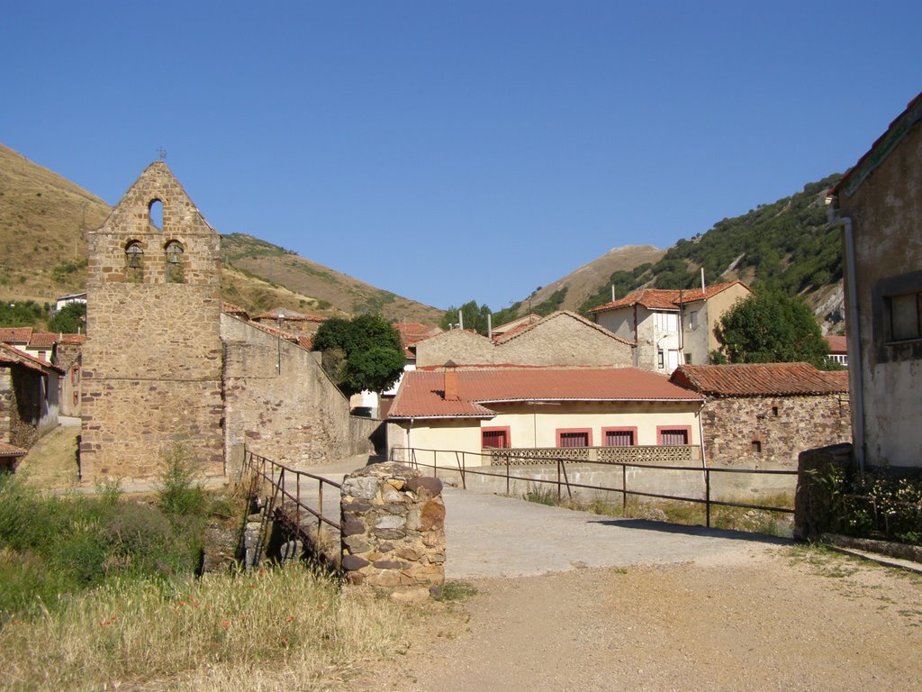 Puente de la Iglesia (La Vid de Gordón) by Pablo J. López Solac…