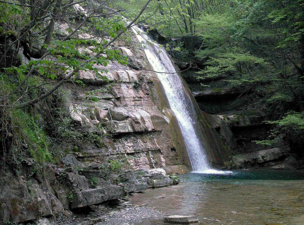 Cascata di Fosso Ca' del vento by aldobi