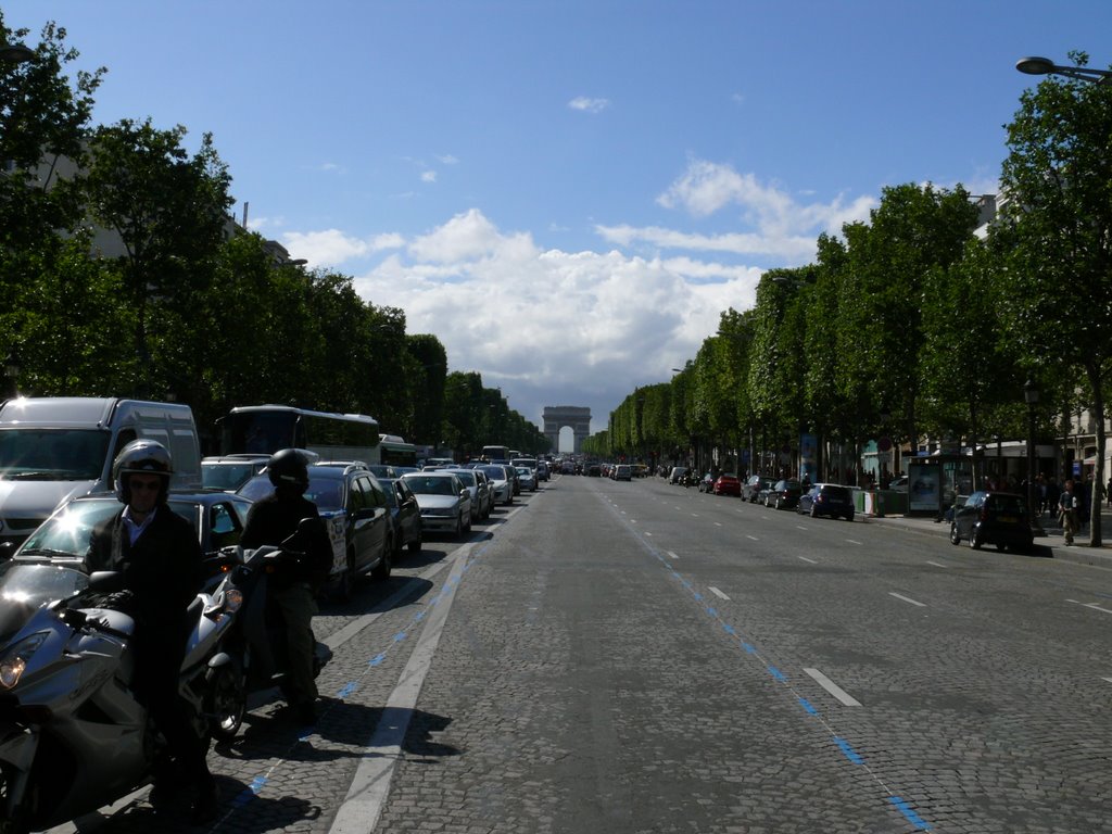 Paris, Champs-Elysees by Piotrek Zaleski