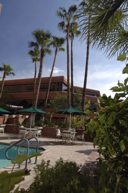 Scottsdale Marriott Suites Old Town Pool by Scottsdale Marriott Suites Old Town