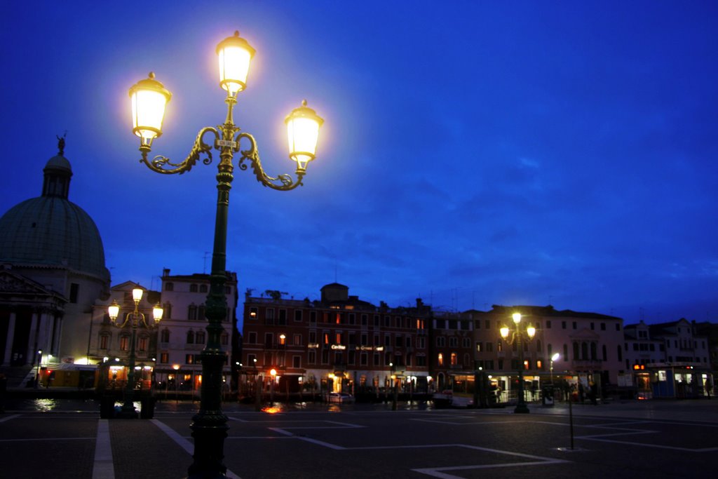 Parvis de la gare. Venise by fache