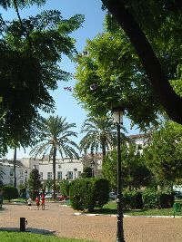 Plaza del Polvorista by laguna